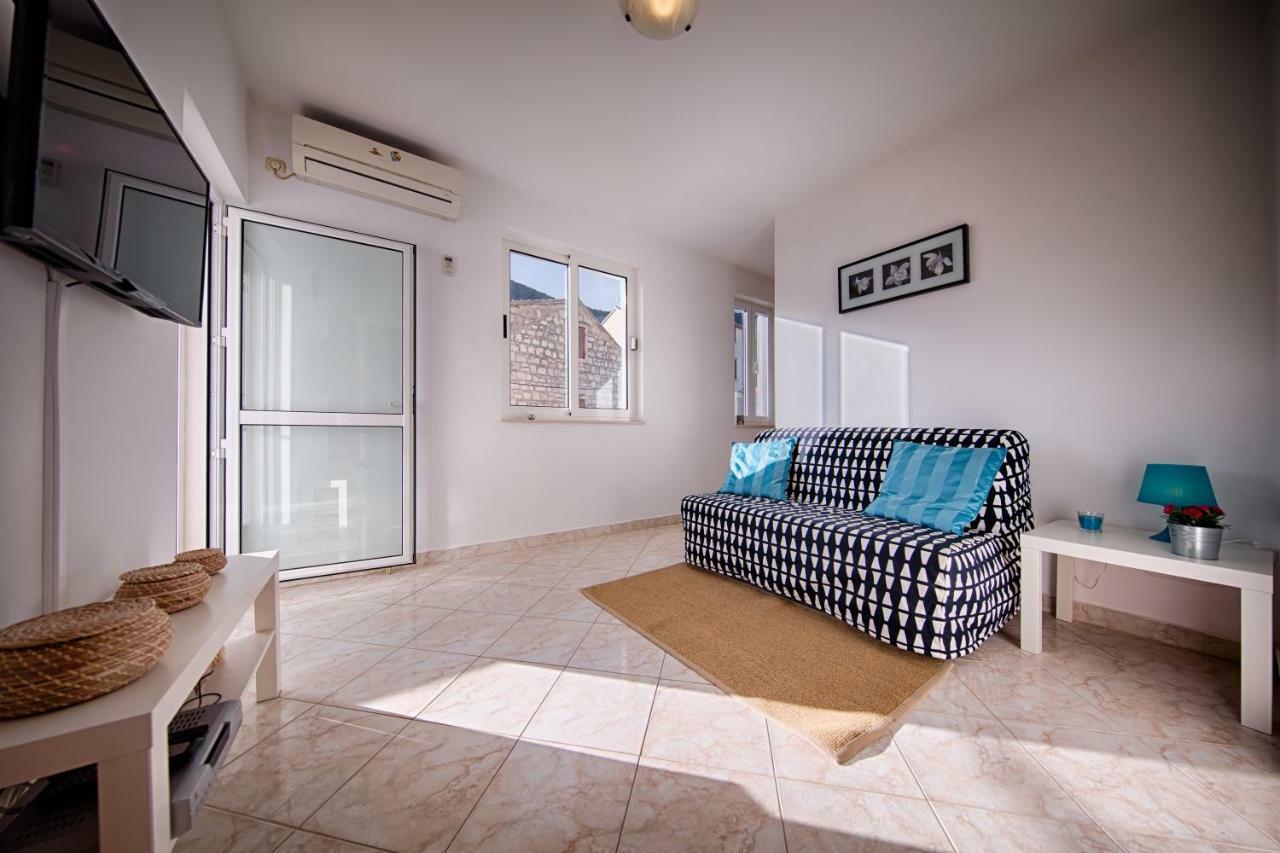 Apartments Marinkovic คอมีชา ภายนอก รูปภาพ