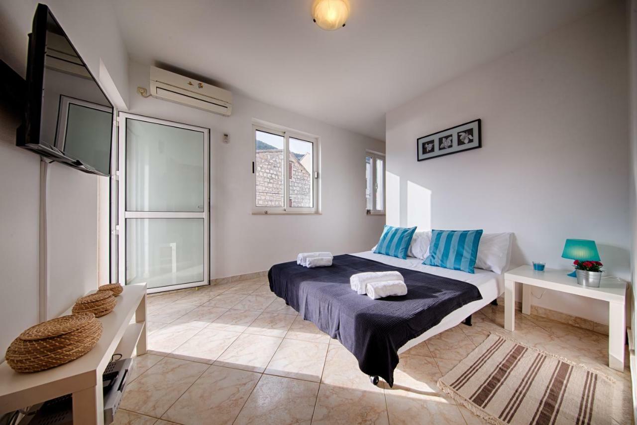 Apartments Marinkovic คอมีชา ภายนอก รูปภาพ