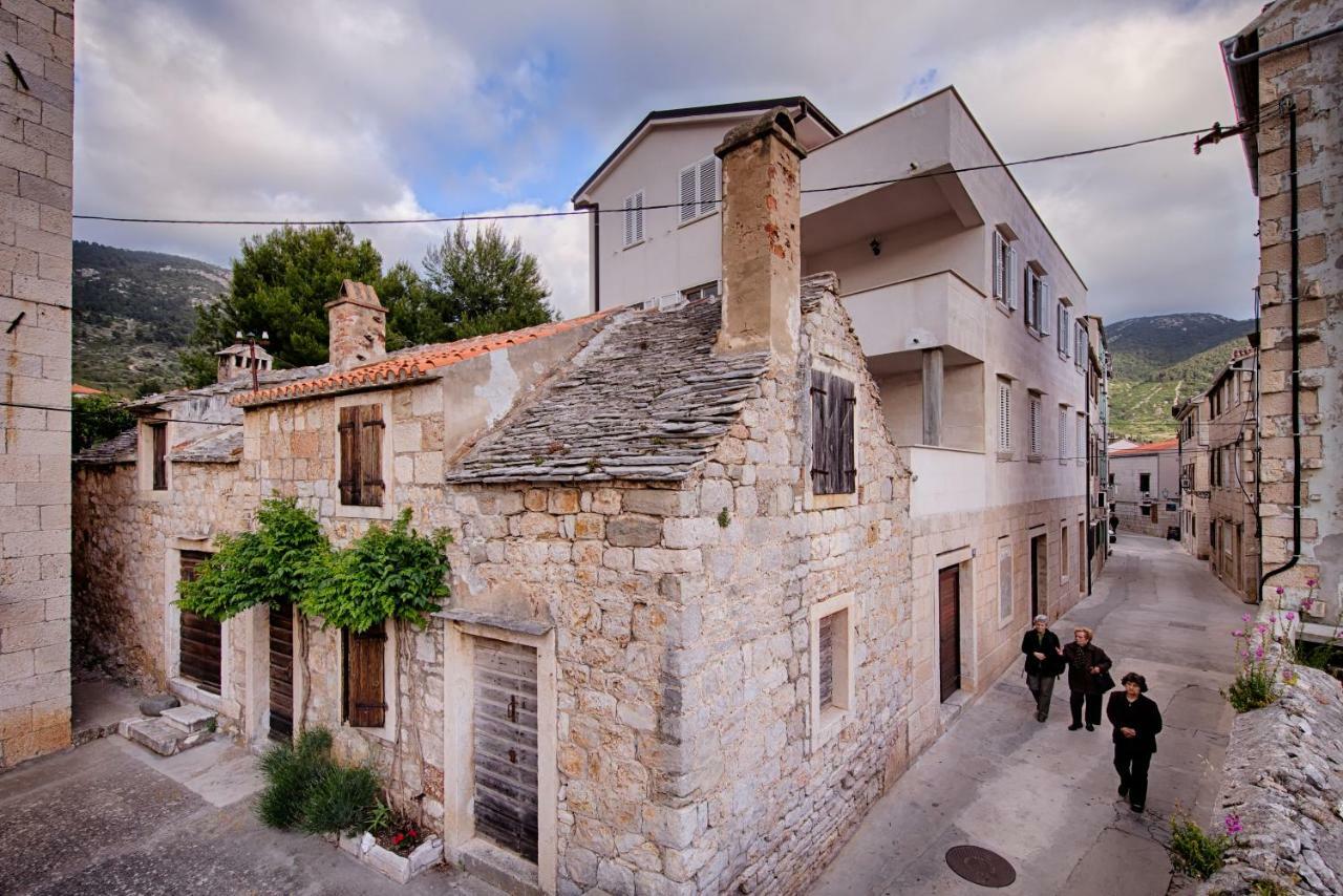 Apartments Marinkovic คอมีชา ภายนอก รูปภาพ