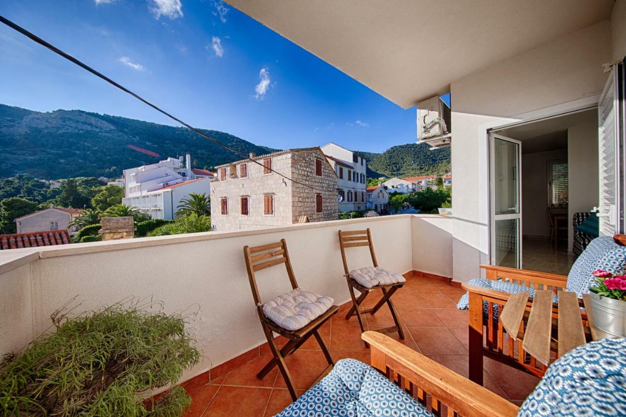 Apartments Marinkovic คอมีชา ภายนอก รูปภาพ