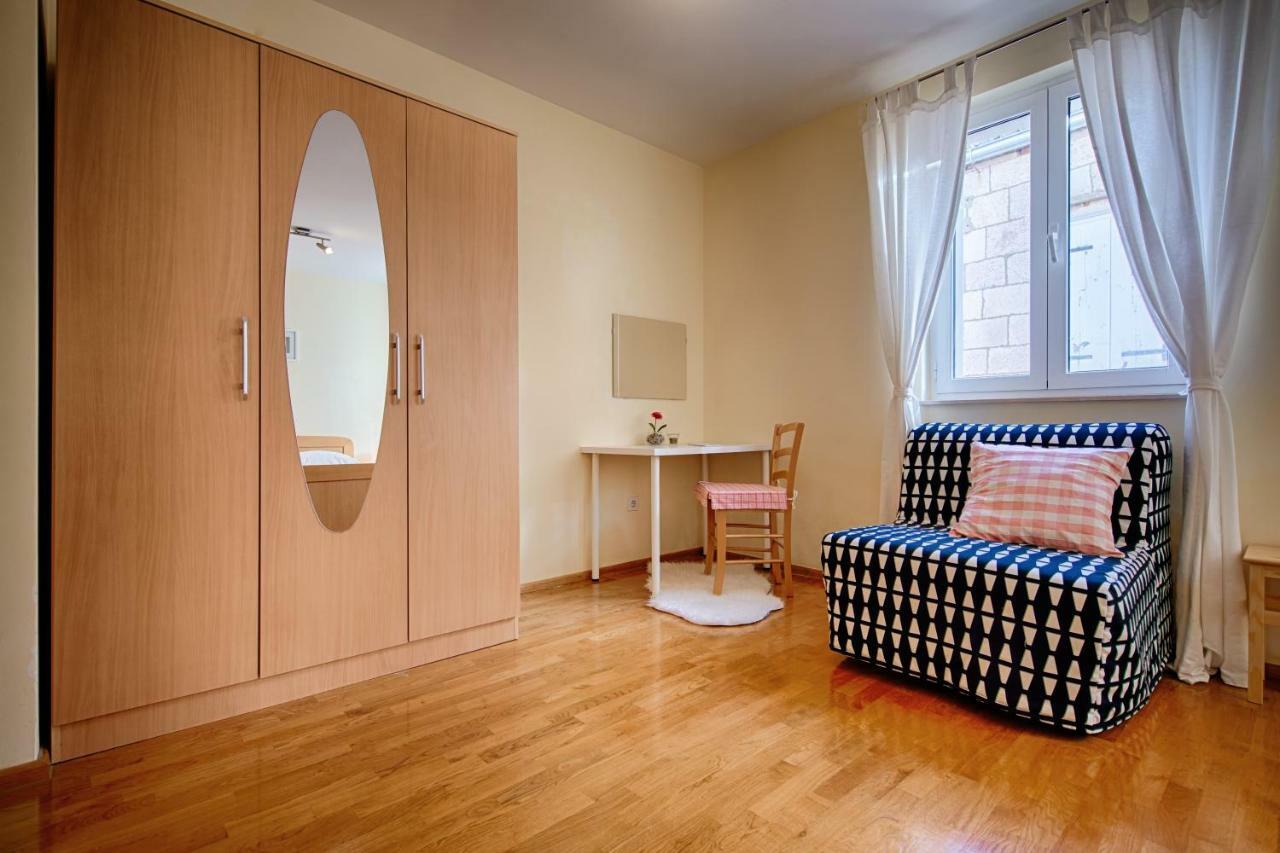 Apartments Marinkovic คอมีชา ภายนอก รูปภาพ