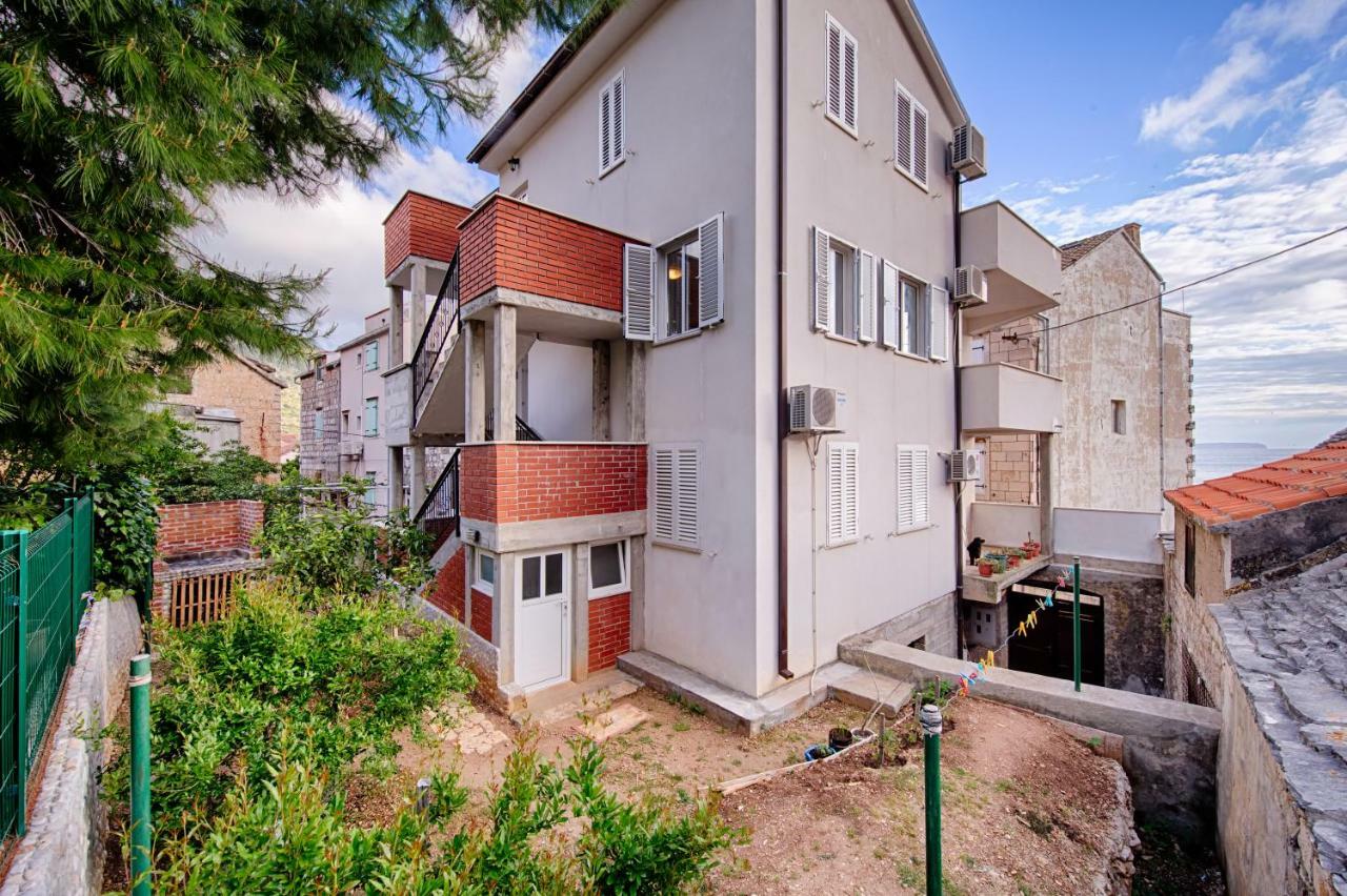 Apartments Marinkovic คอมีชา ภายนอก รูปภาพ