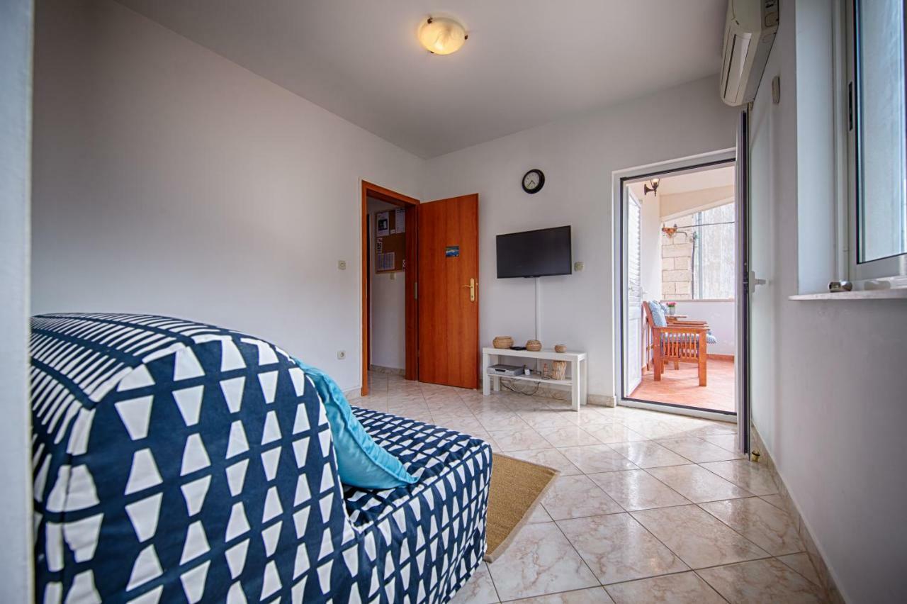 Apartments Marinkovic คอมีชา ภายนอก รูปภาพ