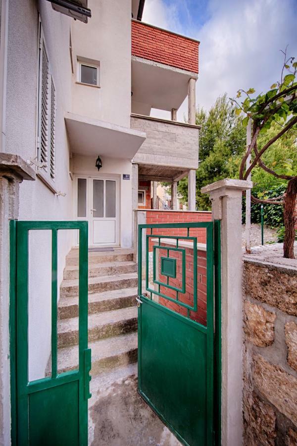 Apartments Marinkovic คอมีชา ภายนอก รูปภาพ
