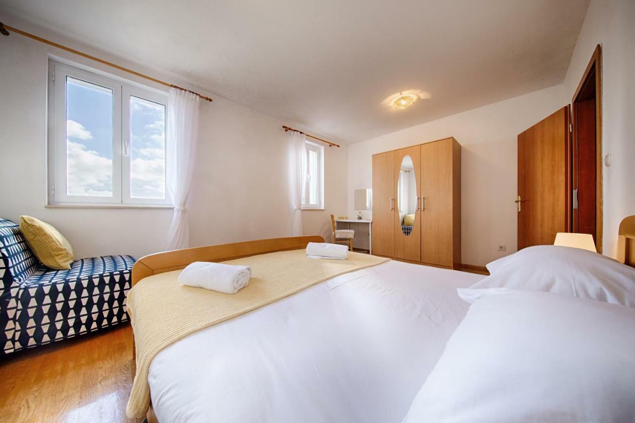 Apartments Marinkovic คอมีชา ภายนอก รูปภาพ