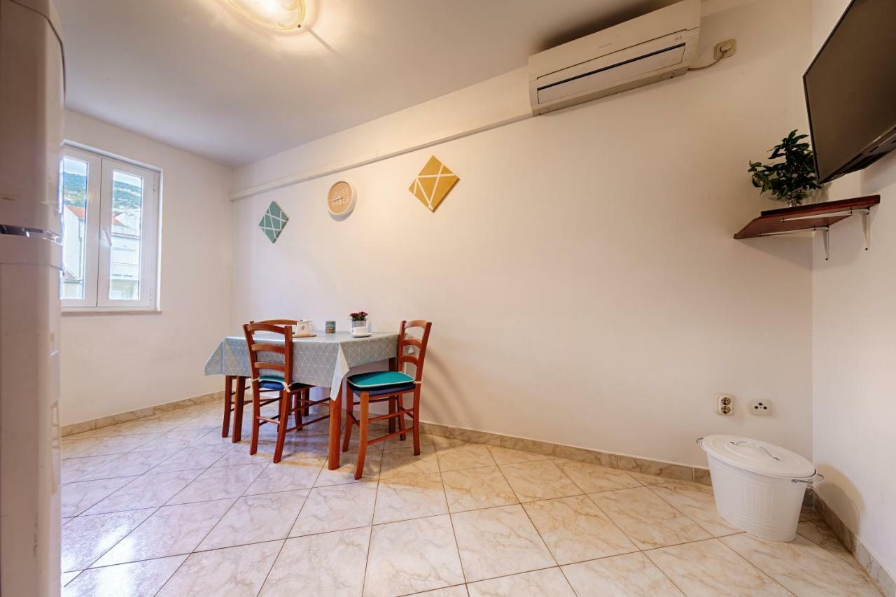 Apartments Marinkovic คอมีชา ภายนอก รูปภาพ